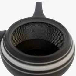 Kyusu 'Shiroi Ba' Tokoname 230 ml.
Tétera Japonesa torneada o moldeada a mano.