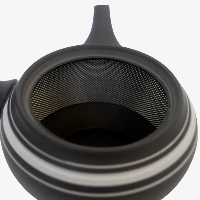 Kyusu 'Shiroi Ba' Tokoname 230 ml.
Tétera Japonesa torneada o moldeada a mano.