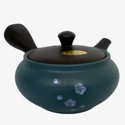 Kyusu 'Aoi Hana' Tokoname 300 ml.
Tetera Japonesa torneada o moldeada a mano.